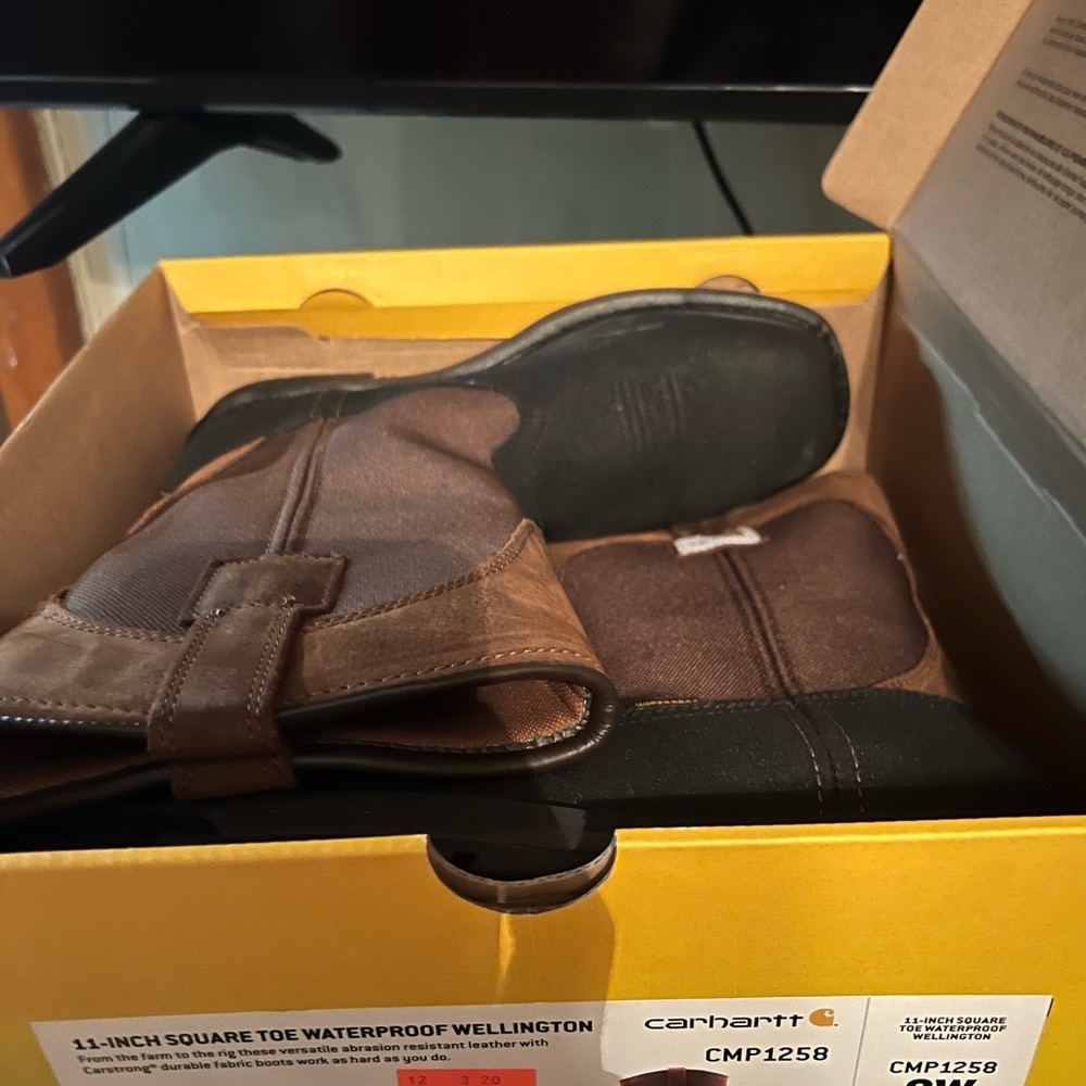 Carhartt steel toe work boots. Size 8w
